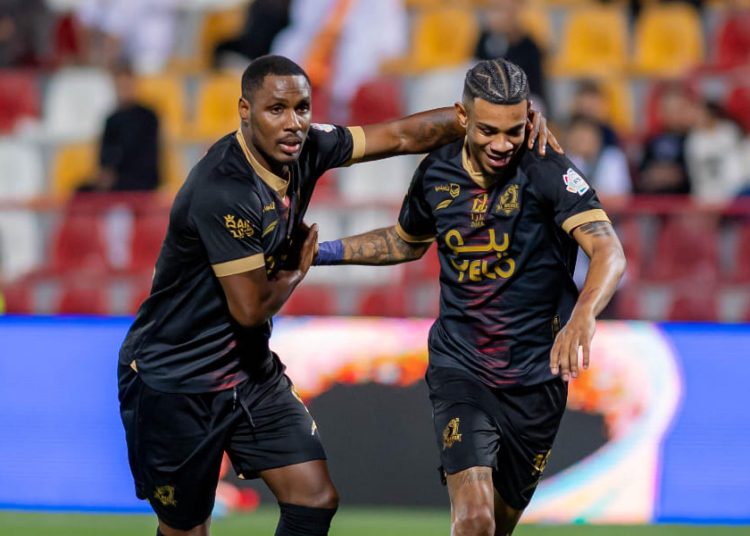 Odion Ighalo (à g.)