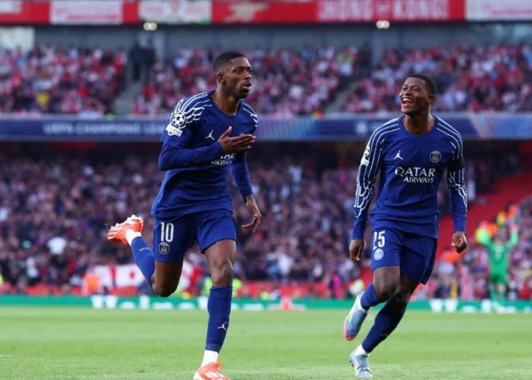 Ousmane Dembele (10) fête son but contre Arsenal